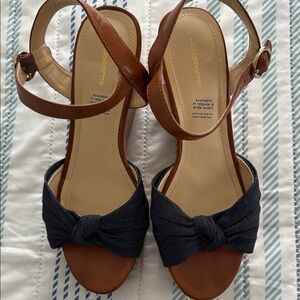Liz Claiborne Women's Tan and Denim Bow Wedge Sandals